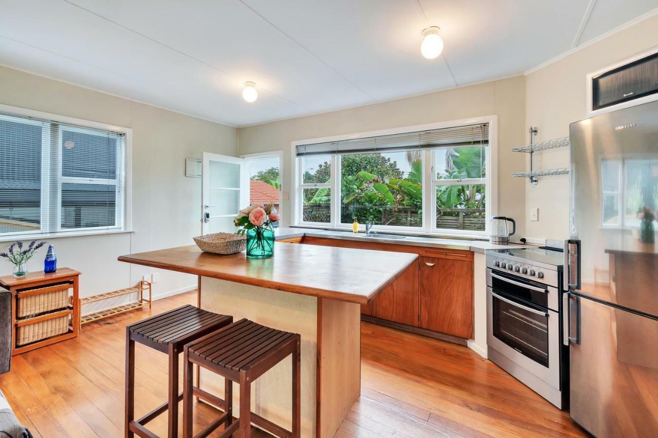 Sunny & Cozy Home Near Western Springs Auckland Exterior foto