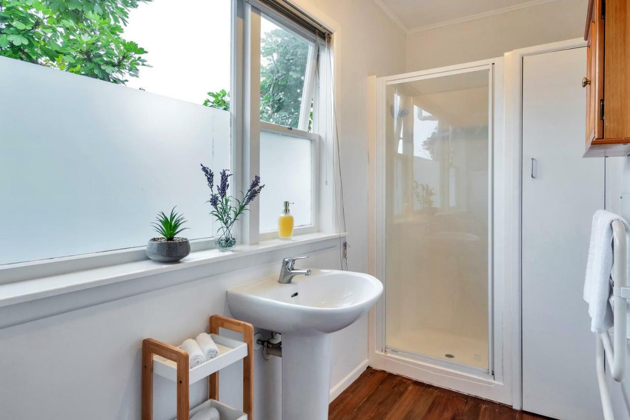 Sunny & Cozy Home Near Western Springs Auckland Exterior foto